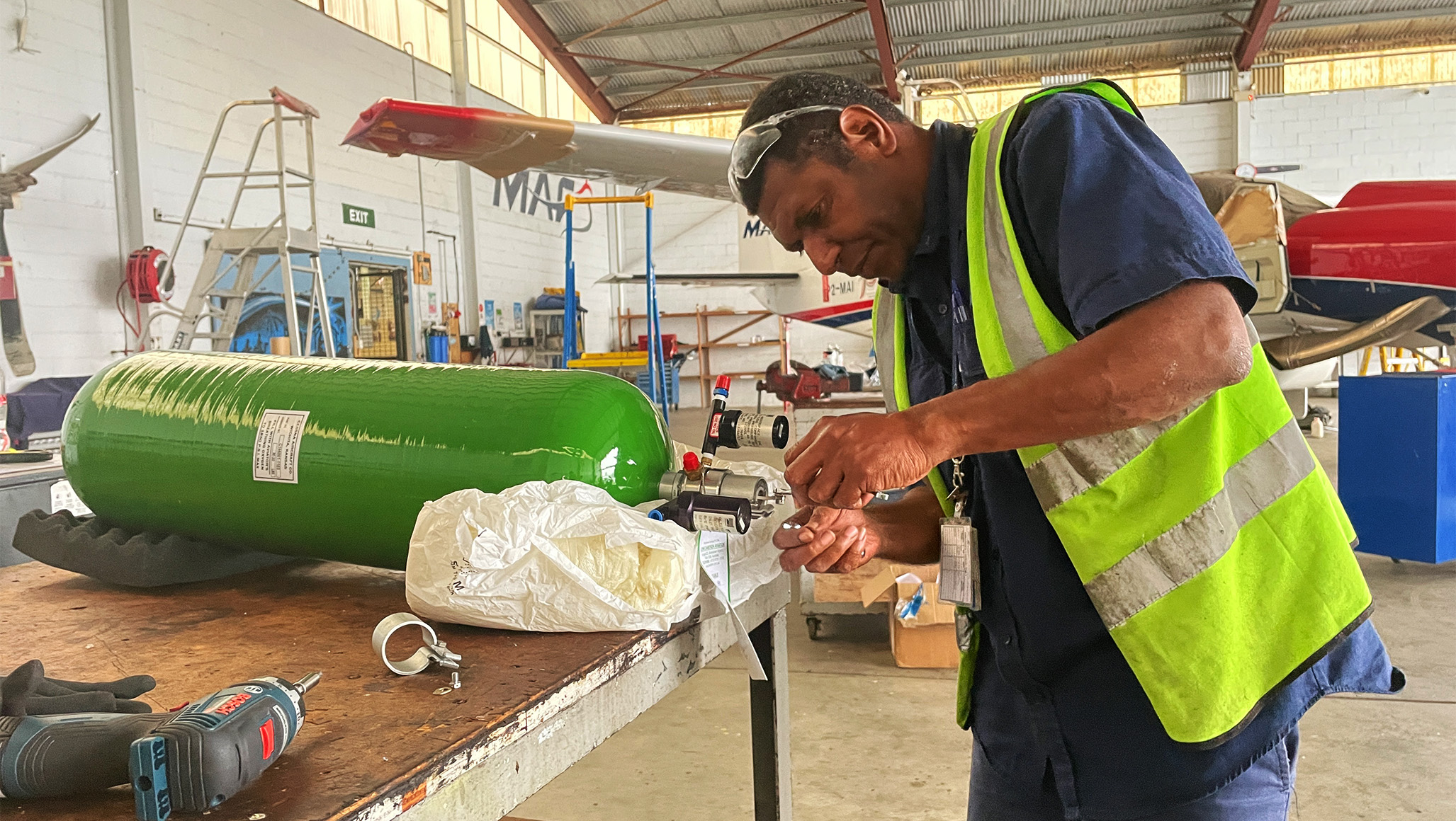 Keeping The Oxygen Flow Safe Papua New Guinea   20230130 P2 SDP Oxygen Cylinder Change By Martin Dabrani Photoy By Mandy Glass (1).JPG